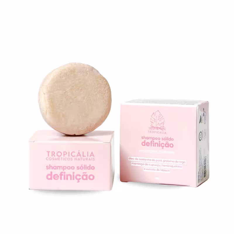 Shampoo sólido de definição da marca Tropicália Cosméticos Naturais, em embalagem de caixa rosa.