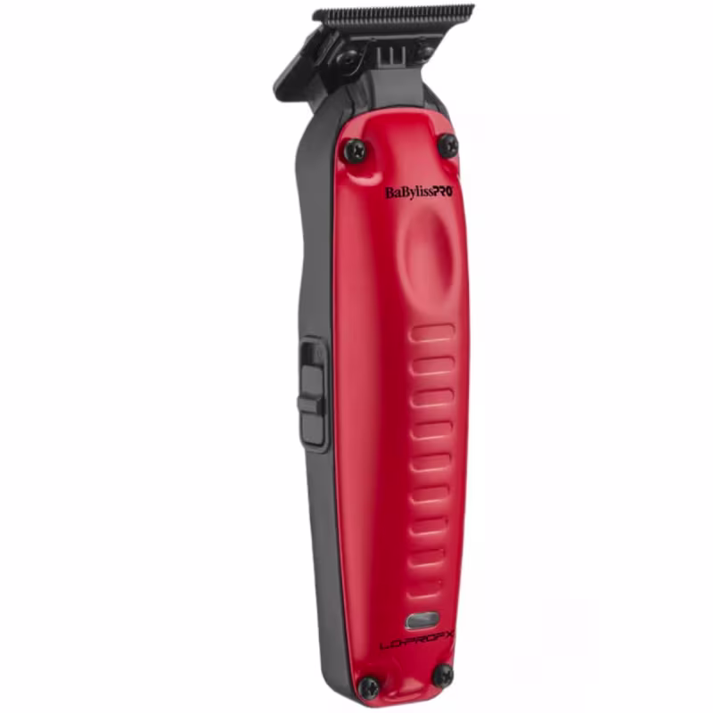 Este é um aparador de cabelo profissional da marca BaBylissPro. O produto tem um corpo vermelho brilhante e detalhes pretos. Possui uma lâmina de corte preta na parte superior e vários botões e entradas ao longo do corpo vermelho.