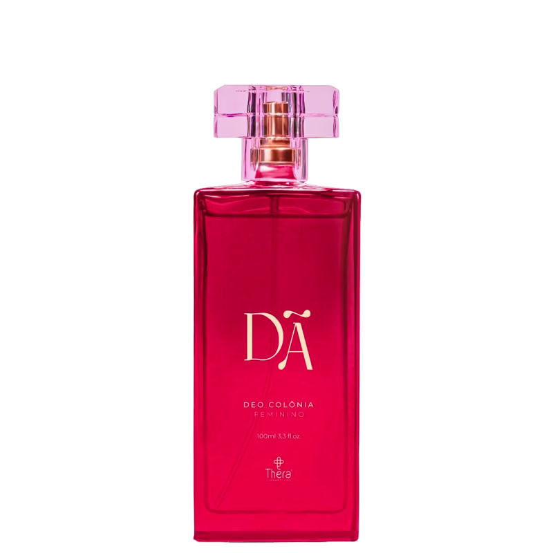 Perfume feminino em frasco retangular de vidro vermelho. A tampa é quadrada e transparente com detalhes rosa. O frasco tem 100ml. O nome do produto é "Dá" da marca Thera, escrito em letras douradas no frasco.