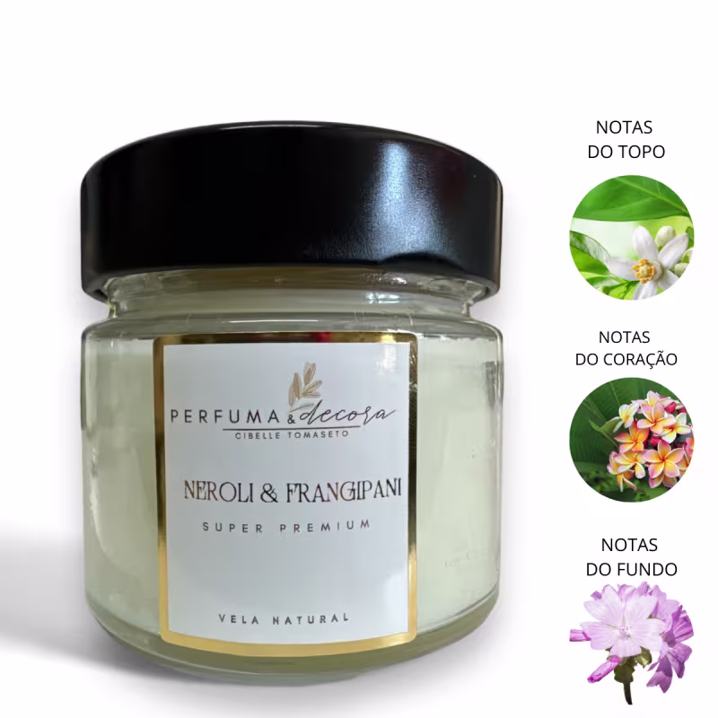 Vela natural em frasco de vidro transparente com tampa preta. Rótulo branco com detalhes em dourado indica que é um produto "Perfuma & Decora" da linha "Neroli & Frangipani Super Premium". O frasco tem formato cilíndrico e contém uma vela dentro.