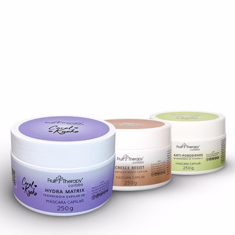 A imagem mostra 3 máscaras da linha Fruit Therapy Collabs Carol Kyoko: Hydra Matrix, Cresce Resist e Antiporosidade. Elas estão dispostas lado a lado em diagonal em um fundo branco.