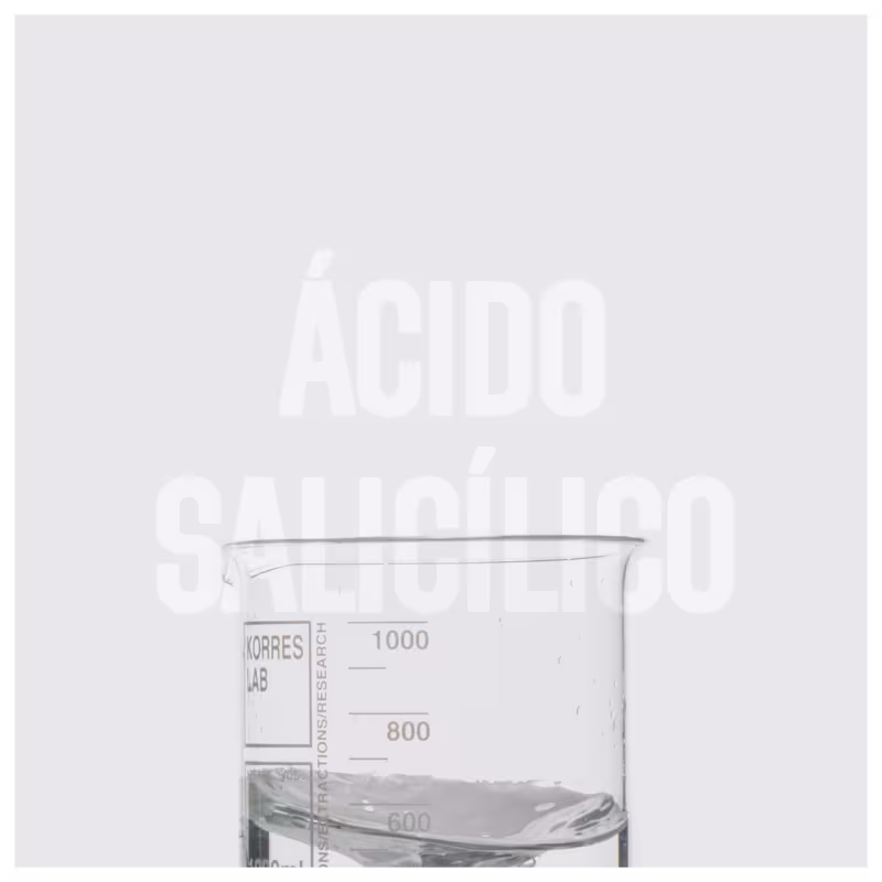 A imagem mostra o béquer de vidro transparente graduado com marcações de volume de 600 a 1000 ml. Rótulo. Fundo branco simples. Há o texto "Ácido Salicílico" sobre o produto.