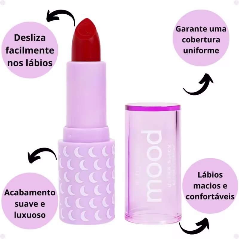 O batom possui uma embalagem rosa clara com um padrão de luas em relevo.  A embalagem destaca que o produto "Desliza facilmente nos lábios", "Garante uma cobertura uniforme" e "Lábios macios e confortáveis" e oferece um "Acabamento suave e luxuoso".