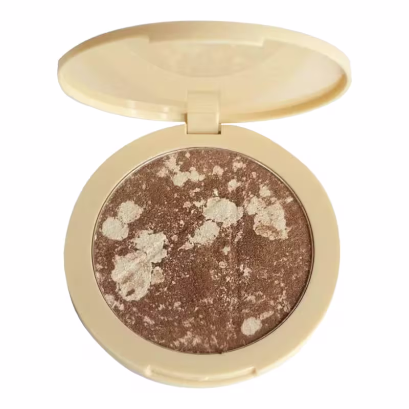 Bronzer e iluminador com efeito marmorizado.