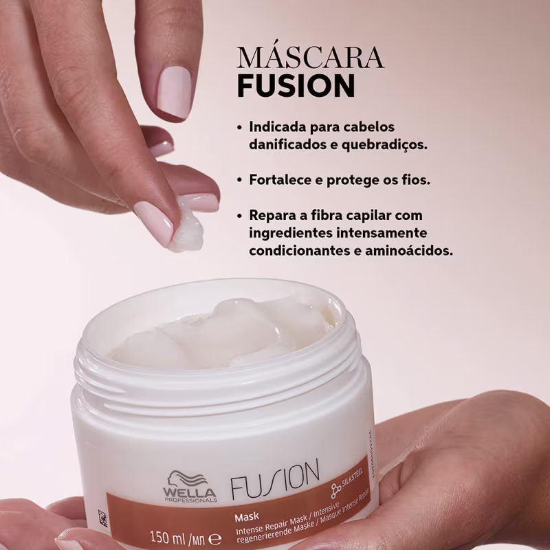 Máscara indicada para cabelos danificados e quebradiços, fortalece e protege os fios, repara a fibra capilar com ingredientes condicionantes e aminoácidos. Imagem mostra mãos femininas com unhas pintadas de rosa claro e nude segurando o produto.