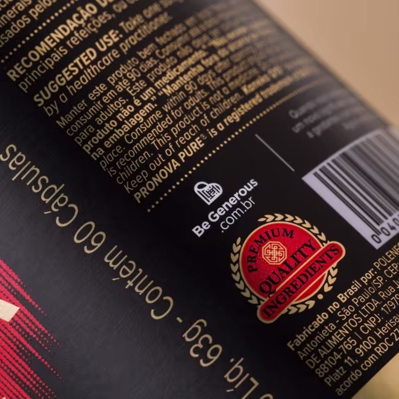 A imagem mostra no detalhe o selo de qualidade premium do produto.