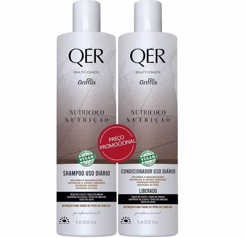 A imagem mostra shampoo e condicionador em frascos plásticos cilíndricos brancos com rótulos em preto, vermelho e tons de marrom.