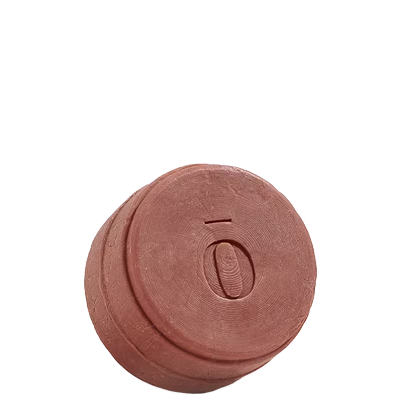 Sabonete Vegetal Fitō de cor marrome marcação visual da letra "O" no centro.