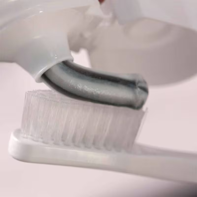 Creme Dental Oral-B 3D White Whitening Therapy Purification 102g com Carvão de Bambu