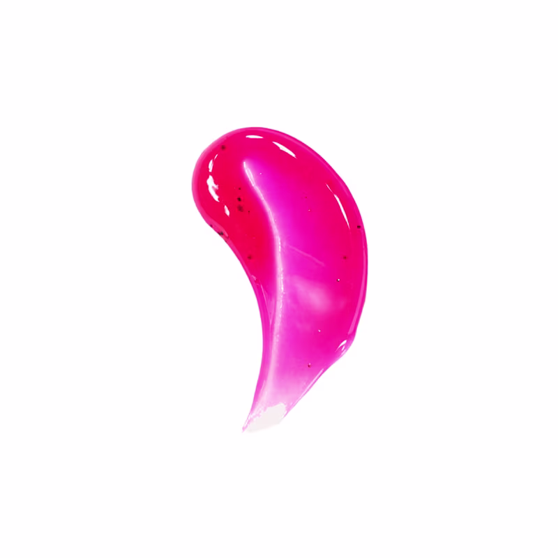A textura do produto de beleza apresenta uma consistência cremosa e brilhante, com uma coloração rosa vibrante e intensa.