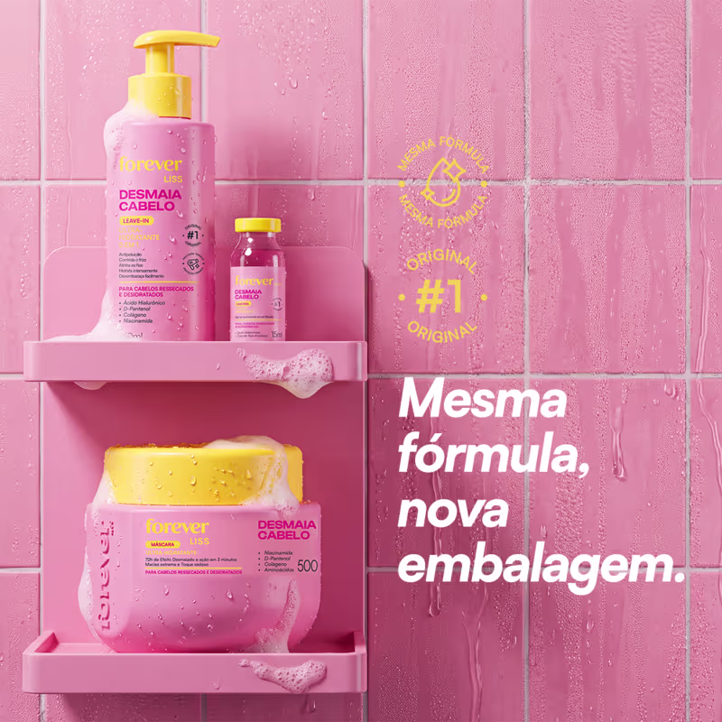 Produtos de beleza da marca Forever Liss, incluindo um frasco de leave-in hidratante, um pote de máscara hidratante e uma ampola de tratamento capilar, todos em cores rosa e amarela.