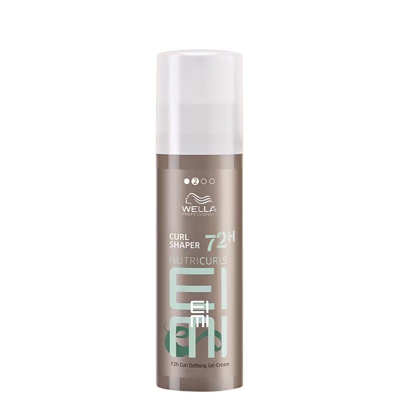 A imagem mostra o produto Curl Shaper de EIMI, seu frasco é cilíndrico marrom com tampa em spray, rótulo na cor azul.