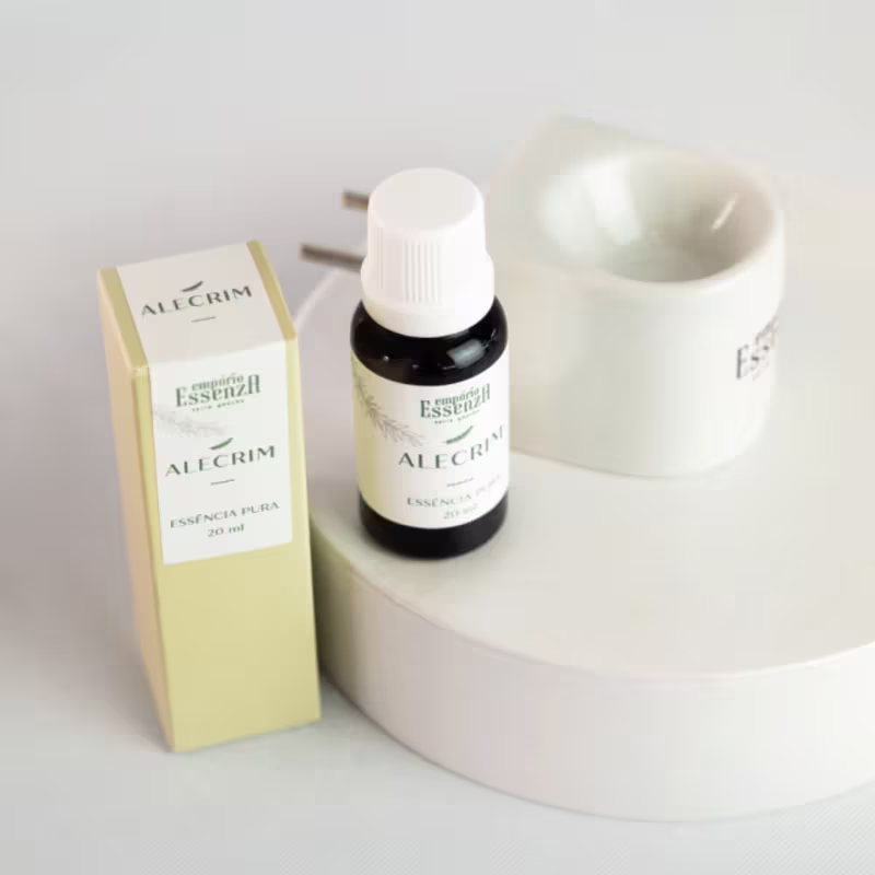 Embalagem de essência Alecrim da marca Empório Essenza Serra Gaúcha, contendo um frasco com conta-gotas e uma caixa de papelão amarela com o nome do produto.