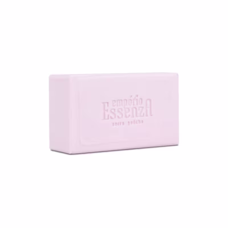 Sabonete em barra da marca Empório Essenza, em tom rosa
