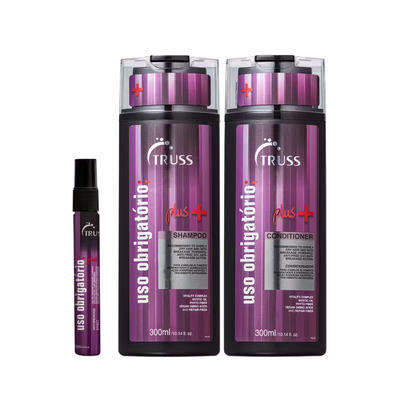 Dois frascos de shampoo e condicionador da marca Truss, com embalagens roxas e pretas, contendo 300ml cada. Também há um frasco menor de óleo capilar da mesma marca, com rótulo roxo. Os produtos apresentam informações sobre seus benefícios e ingredientes.