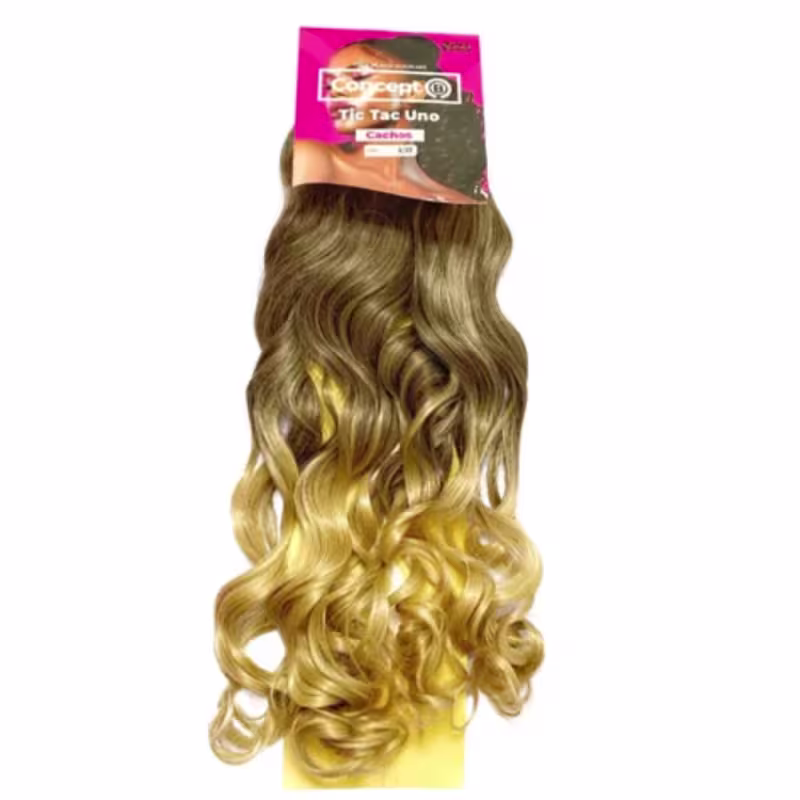 Extensão de cabelo com cachos longos e ondulados de cor loira. O cabelo parece ser de alta qualidade e tem uma aparência natural e sedosa.