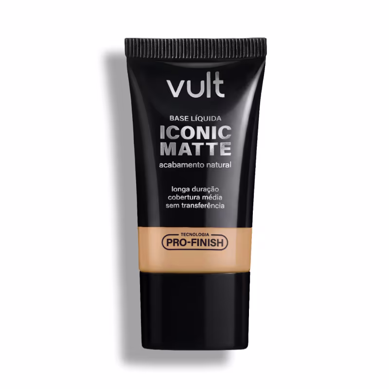 Bisnaga preta da marca Vult contendo Base Líquida Iconic Matte com acabamento natural, longa duração e cobertura média, sem transferência e com Tecnologia Pro-Finish.
