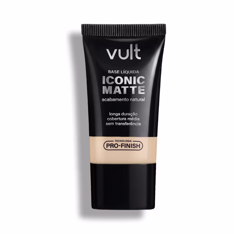Bisnaga preta da marca Vult contendo Base Líquida Iconic Matte com acabamento natural, longa duração e cobertura média, sem transferência e com Tecnologia Pro-Finish.
