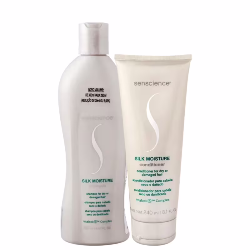 Um frasco de shampoo Silk Moisture e um tubo de condicionador Silk Moisture. O shampoo tem um rótulo indicando que é para cabelos secos ou danificados. O condicionador também possui um rótulo informando que é para cabelos secos ou danificados.