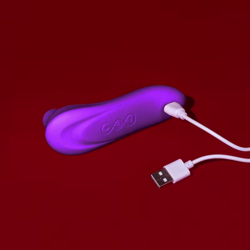 Plug Anal em Silicone de Coração - Preto com pedra Vermelha - M