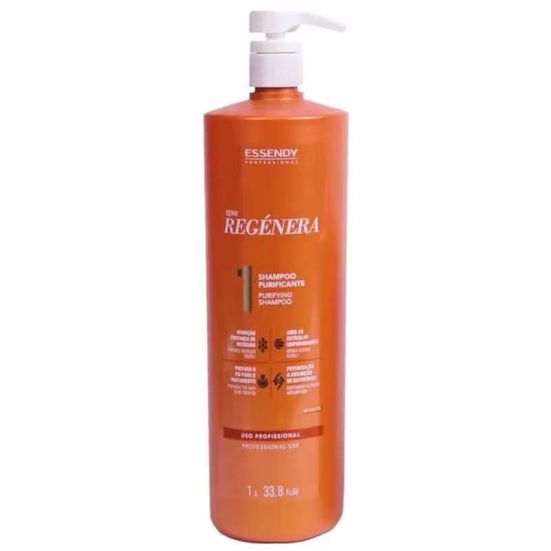 Shampoo purificante da série Regenera da marca Essendy. O frasco possui um dispensador na parte superior. O texto no rótulo também informa que se trata de um produto de uso profissional.