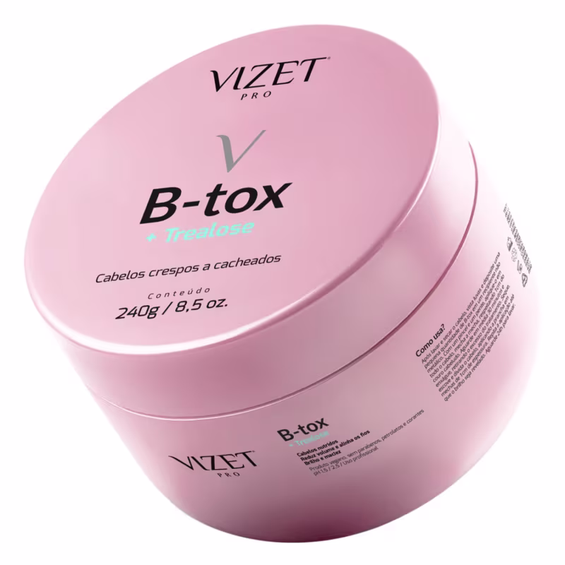 A imagem mostra a embalagem plástica rosa em formato cilíndrico. O rótulo traz o texto em preto descrevendo o produto.