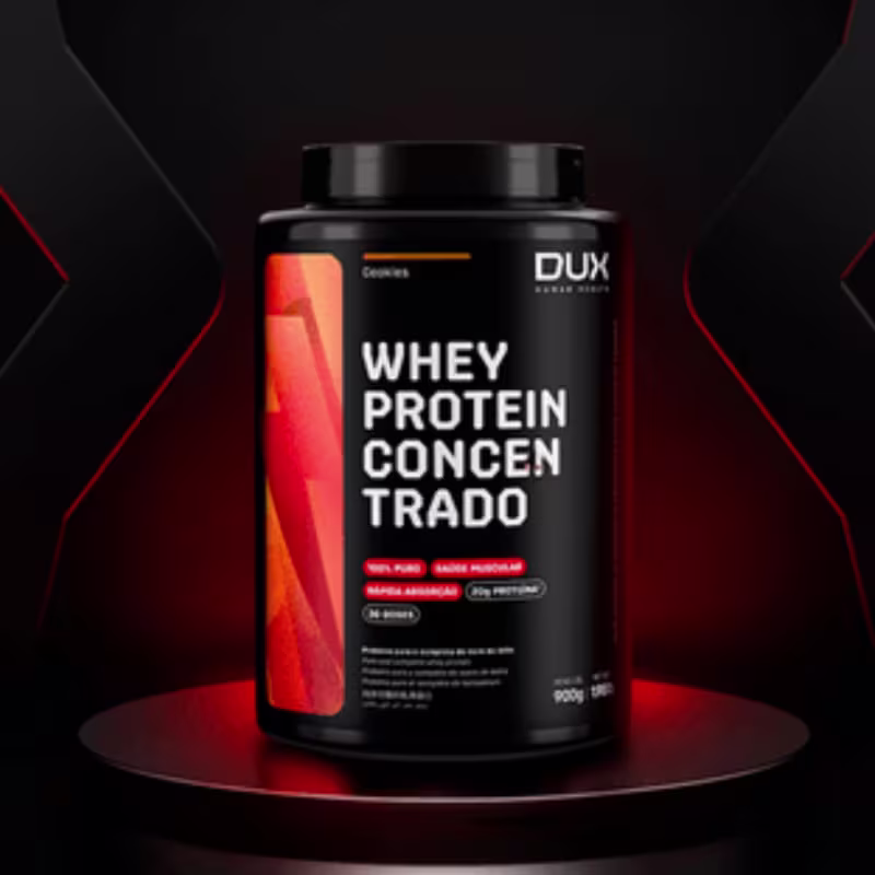Rótulo frontal com o nome do produto "WHEY PROTEIN CONCENTRADO" em letras grandes. Informações adicionais como sabor (mil-fold), teor proteico (45% proteína) e volume (900g) estão listadas.