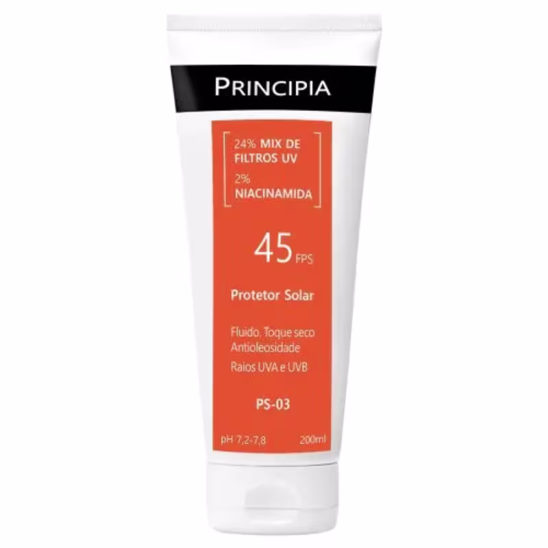 Protetor solar Principia com FPS 45, contendo mix de filtros UV e niacinamida. Embalagem em tubo branco e laranja, com informações sobre o produto e sua composição.