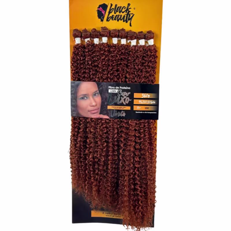 A embalagem contém várias mechas de cabelo encaracolado e volumoso, com a imagem de uma mulher no canto inferior direito. O texto na embalagem destaca as características do produto, como "Fibra de Proteína" e "Super Luxo Violeta".