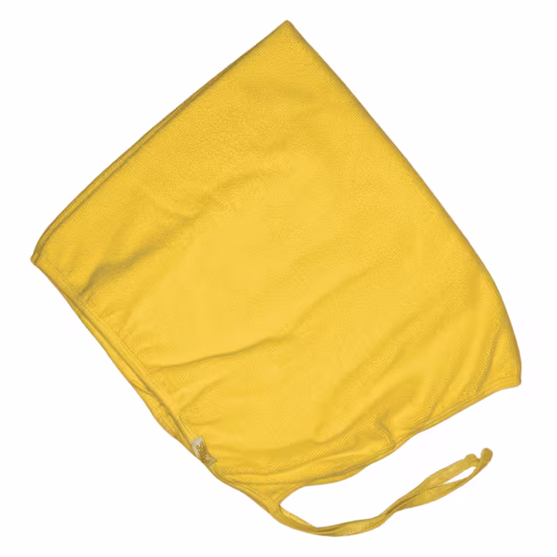 Toalha em microfibra para secar cabelo. Tem cor amarela e tamanho de 72 cm x 65 cm