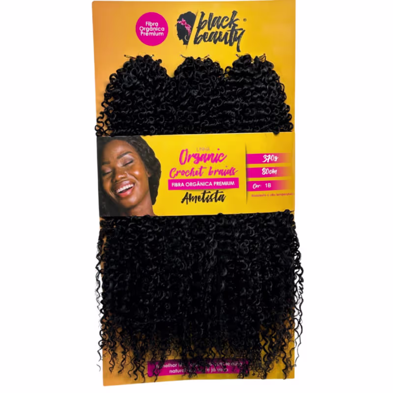 Extensões de cabelo cacheado da marca Black Beauty.. O produto é composto por mechas de cabelo cacheado e volumoso, na cor preta. O rótulo também indica que se trata de uma extensão de cabelo orgânica.