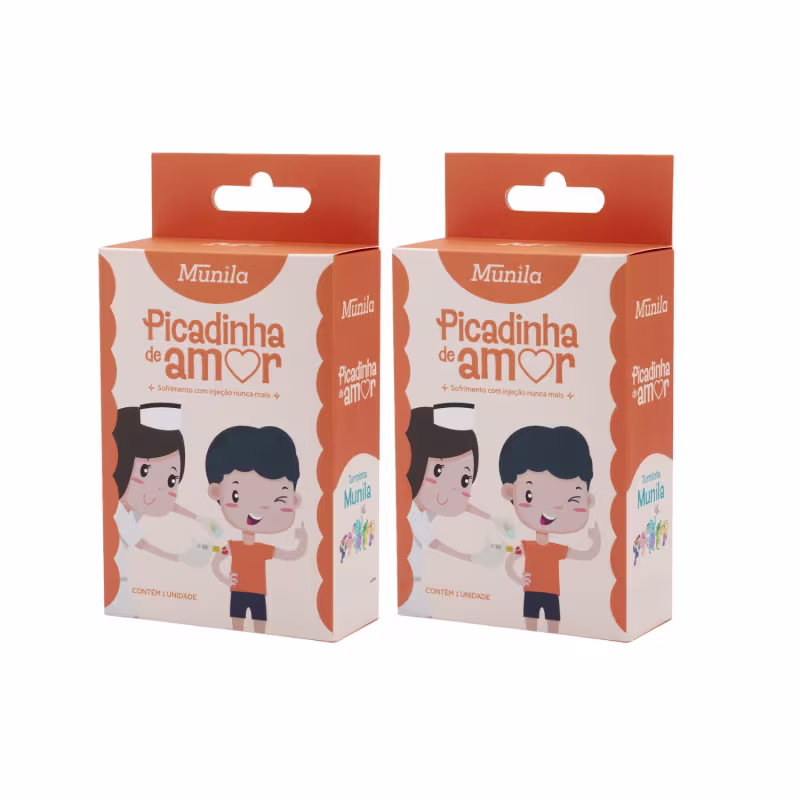 A imagem mostra duas caixas de produtos da marca Munila, chamados "Picadinha de Amor". Cada caixa contém uma almofadinha que auxilia a reduzir a dor na hora de dar injeção em bebês.