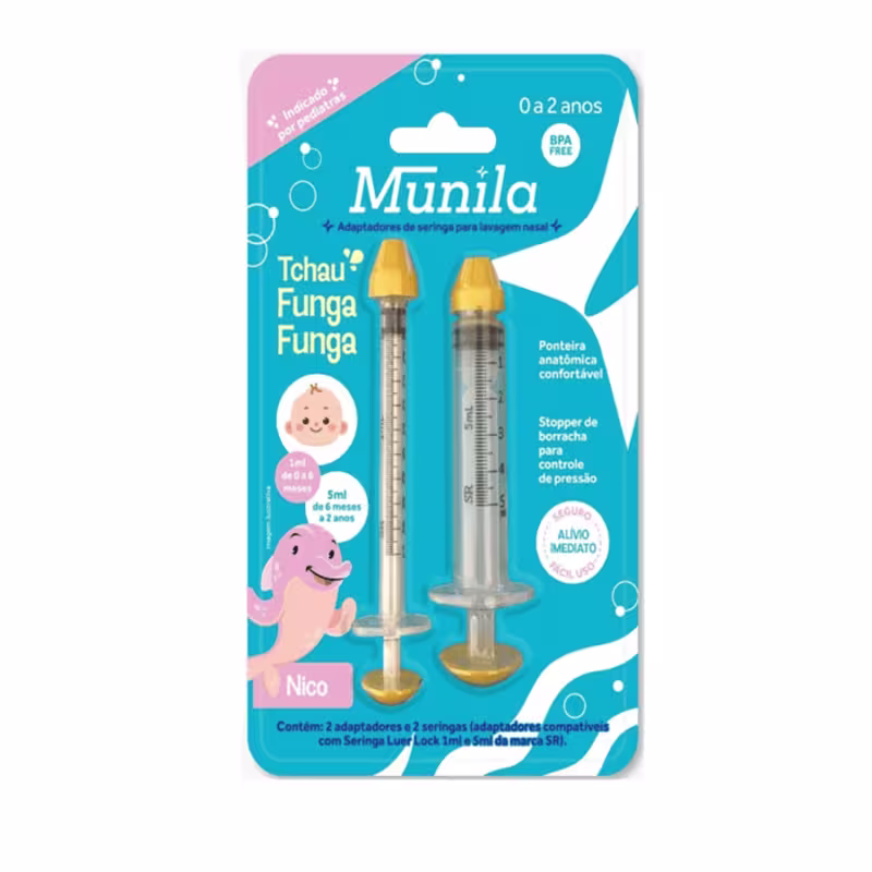 Adaptador de seringa para lavagem nasal da marca Munila. O produto é embalado em um cartão com fundo azul e rosa, com o nome "Munila" e a descrição "Tchau Funga Funga" impressos.