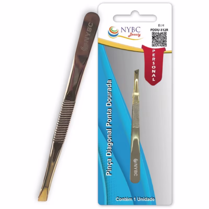 Pinça de sobrancelha da marca NYBC Beauty. A pinça possui um design metálico com acabamento dourado, com um formato alongado e estriado para facilitar o manuseio.