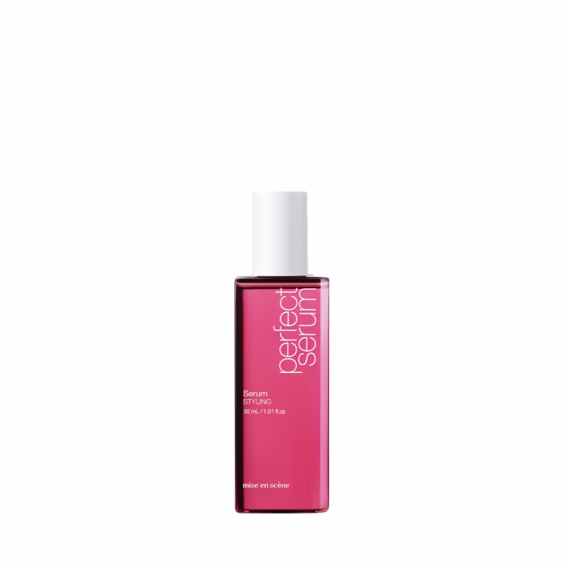 Frasco de soro para styling da marca Mise en Scène, com embalagem de cor rosa vibrante e rótulo com o nome do produto em destaque.