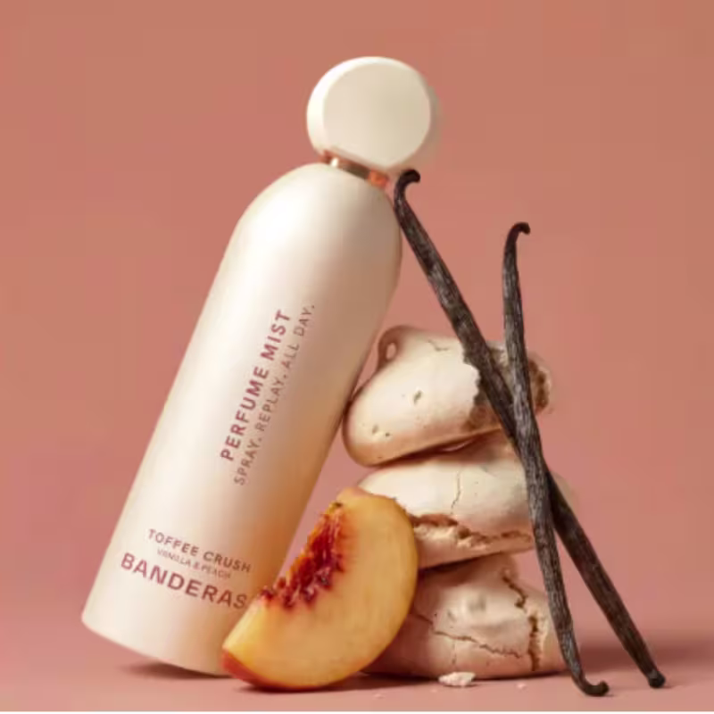Frasco do Body Mist Her Secret Toffee Crush Banderas, com ingredientes da fragrância.