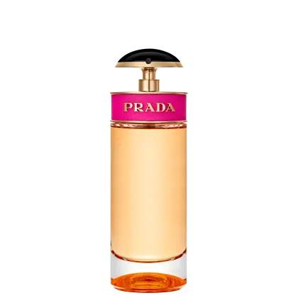 Frasco de perfume Prada com tampa dourada e corpo em tom âmbar. Rótulo rosa com logotipo da marca em dourado. Embalagem elegante e sofisticada, típica da marca.