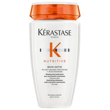Frasco branco com tampa laranja da marca Kérastase do shampoo Nutritive Bain Satin 250ml com proteínas vegetais e niacinamida, indicado para cabelos secos.