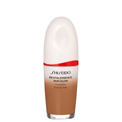 Base facial da marca Shiseido., Embalagem em forma de frasco plástico oval com uma faixa vermelha na parte superior. Rótulo indicando "Revitalessence Skin Glow Foundation" em letras pretas.