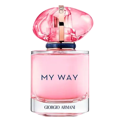 Perfume feminino em frasco transparente de vidro com líquido rosa claro. Na parte frontal do frasco está escrito "MY WAY" em letras azuis, e abaixo "GIORGIO ARMANI" em letras menores. A tampa possui detalhes em dourado e uma fita azul marinho na base.