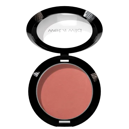 A imagem mostra um blush compacto da marca Wet n Wild. O estojo é redondo e preto, com detalhes brilhantes que parecem listras gravadas ao redor da borda.
