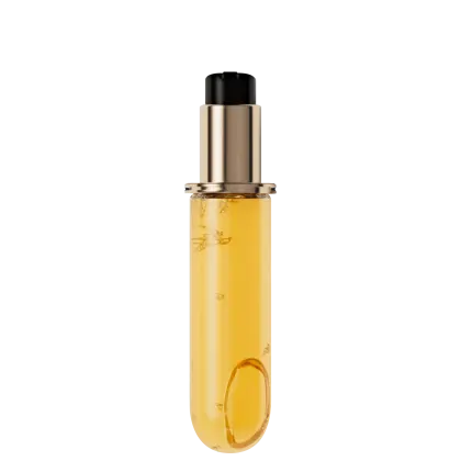 A imagem mostra a embalagem refil do óleo elixir ultime. É um frasco de vidro cilíndrico com um líquido de aparência oleosa e cor amarelo-dourado. O frasco possui uma tampa em pump dourada com detalhes em preto.