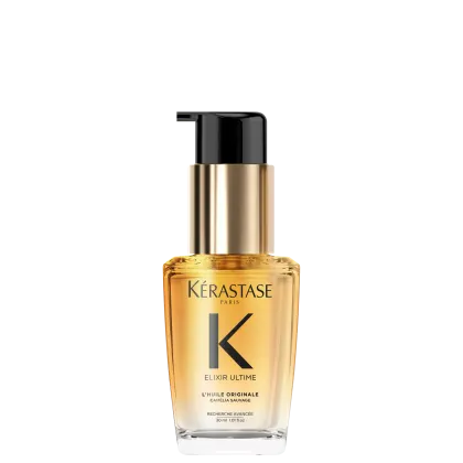 A imagem mostra o óleo capilar da marca Kérastase. O frasco é transparente, permitindo ver o líquido dourado dentro. O frasco tem um formato cilíndrico e uma bomba dosadora preta no topo. O rótulo apresenta letras pretas sobre um fundo dourado.