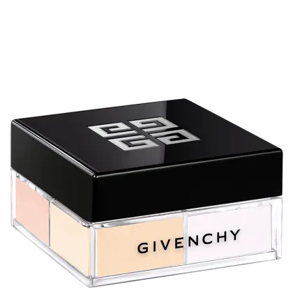 A imagem mostra o pó solto de Givenchy. É uma caixa preta elegante, com o logotipo da marca em relevo na tampa superior. A caixa é retangular e possui uma base transparente de acrílico que permite ver as cores suaves do pó solto.
