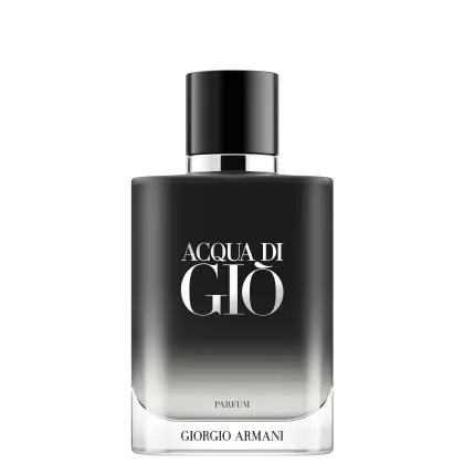 A imagem mostra o frasco do perfume Acqua di Giò Parfum. O vidro do frasco é preto em degradê, escurecendo do topo e clareando na base. O nome “Acqua di Giò” em letras prateadas.