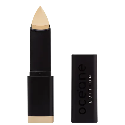 A imagem mostra a Base em Bastão Océane Edition Foundation Stick: embalagem preta com o logotipo "Océane Edition" impresso em relevo na parte frontal. A base tem formato triangular.