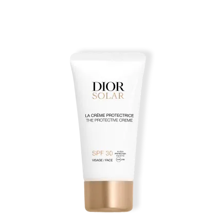 A embalagem é um tubo branco com detalhes em dourado e o logotipo da Dior e o nome do produto em destaque. O tubo também exibe informações sobre o fator de proteção solar (SPF 30) e que se trata de um protetor solar.