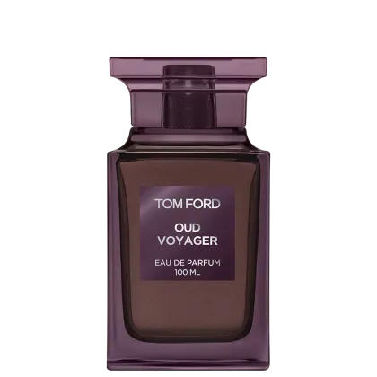 Frasco de perfume Tom Ford Oud Voyager, com embalagem roxa translúcida e rótulo em branco com o nome da fragrância. Produto de 50 ml de Eau de Parfum.