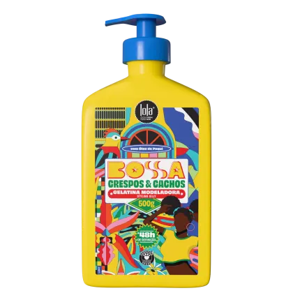 Frasco amarelo com bomba azul e rótulo colorido da marca Lola From Rio, contendo "Bossa Grespos & Cachos", uma gelatina modeladora para cabelos cacheados e ondulados.