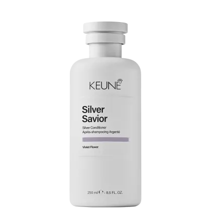 Frasco branco com rótulo preto da linha Silver Savior da Keune, um condicionador para cabelos grisalhos ou brancos com aroma de flor violeta, com capacidade de 250 ml.